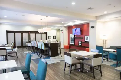 Photo 4 - Hampton Inn Toledo/Oregon