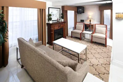 Photo 4 - Red Lion Inn & Suites Auburn