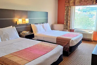Photo 4 - Grand Plaza Hotel & Conference Center