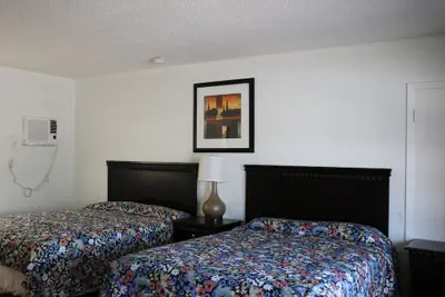 Photo 4 - Dunedin Cove Motel
