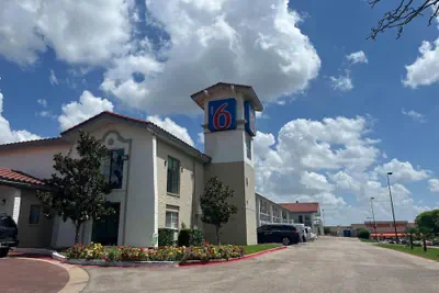 Photo 2 - Studio 6 Suites Euless, Tx – Dfw West