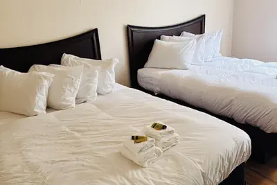 Photo 2 - Riviera hotel