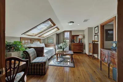 Photo 4 - Gillespie House-2 Suites-walk to Main St!