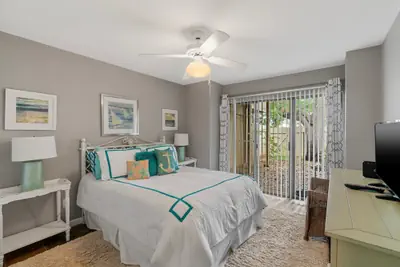 Photo 5 - Lakeside Condo Retreat in Horseshoe Bay