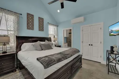 Photo 3 - Modern Casita With Hot Tub Six Minutes From Main Street