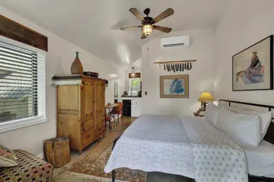 Photo 2 - Rojo-charming Unit Walking Distance to Main St!