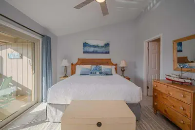Photo 5 - Seaside Cottage With Water Views!
