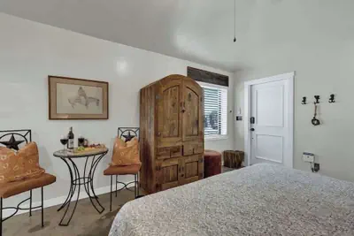 Photo 5 - Tejas Suite Walking Distance to Main St!