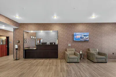 Photo 2 - Cobblestone Hotel & Suites - Waukesha/West Milwaukee