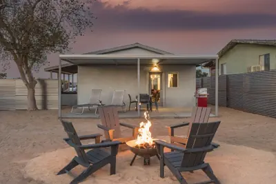Photo 2 - Skull Rock Cottage - Walk To Town & Hot Tub, Star Gazing 1 Bedroom Home