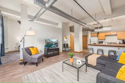 Photo 5 - King Bed Downtown KC Walkable KC Loft Parking