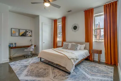 Photo 3 - Lofts At 30th - Urban Lodge - Mins to Broadway!
