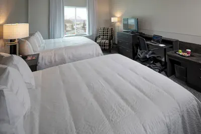 Photo 4 - Totem Hotel and Suites