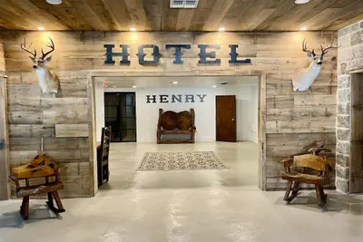 Photo 2 - The Hotel Henry