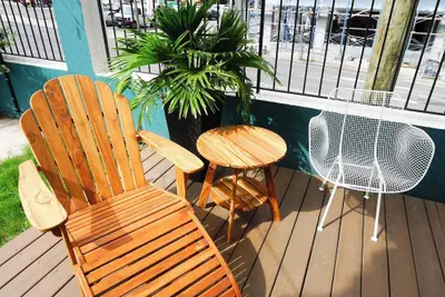 Photo 5 - Sleeps 8 4 Sobro Suites w/ Kitchens & Art, Walk to Broadway by Avantstay