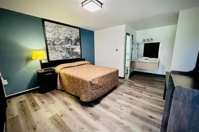 Photo 5 - Hotel O