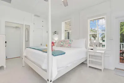 Photo 4 - Hibiscus House Bed Breakfast Seashell Room