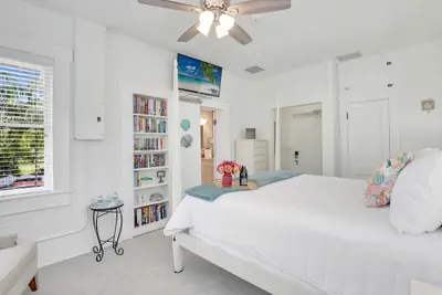 Photo 5 - Hibiscus House Bed Breakfast Seashell Room