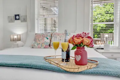 Photo 3 - Hibiscus House Bed Breakfast Seashell Room