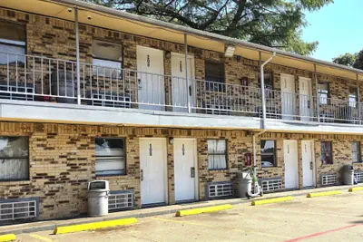 Photo 2 - Mi Amor Inn & Suites By Hotel O Dallas Tx Hwy 352