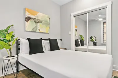 Photo 3 - Lovely 1BR Apt - Belmont B3
