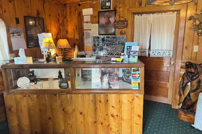 Photo 2 - Pioneer Motel