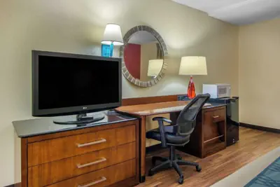 Photo 4 - Forsyth Inn & Suites