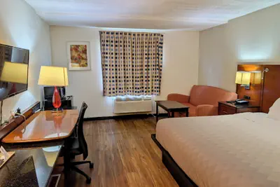 Photo 4 - Forsythia Inn