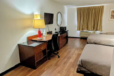 Photo 5 - Forsythia Inn
