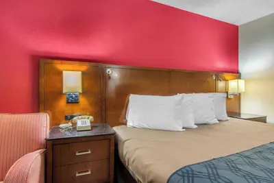 Photo 3 - Forsyth Inn & Suites