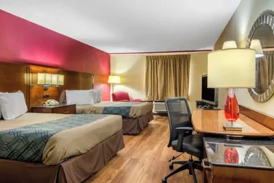 Photo 2 - Forsyth Inn & Suites