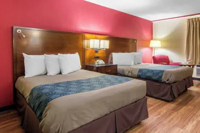 Photo 5 - Forsyth Inn & Suites