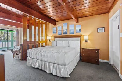 Photo 2 - Oceanfront Inn