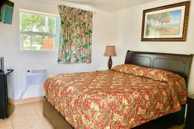 Photo 3 - Glades Motel