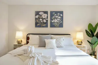 Photo 3 - @ Marbella Lane - Luxury Townhome 14 Min to Lumen