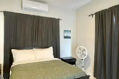 Photo 2 - Stunning 3-Bedroom Beachside Apartment