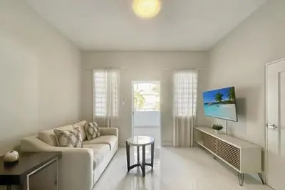 Photo 4 - Stunning 3-Bedroom Beachside Apartment