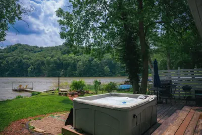 Photo 2 - Lake Front Cabin Peaceful hot tub and Fire pit