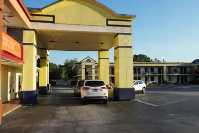 Photo 2 - La Casa Inn Albany Near Tifton GA I 75