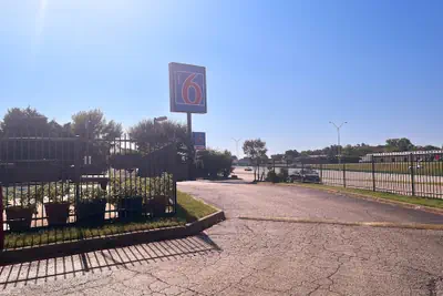 Photo 2 - Motel 6 Dallas, Tx – St. Augustine / Hwy 175