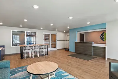Photo 4 - WoodSpring Suites Palm Springs – West Palm Beach