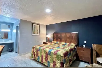 Photo 3 - Arrowhead Motel