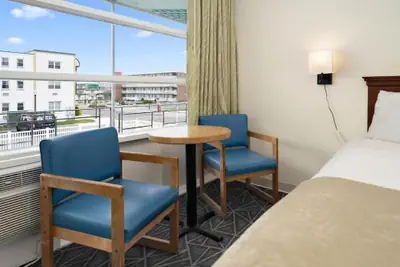 Photo 3 - Eden Roc Motel