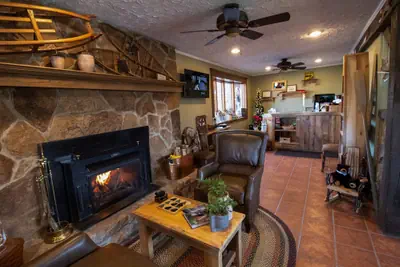 Photo 4 - LakeFront Lodge