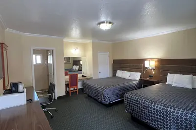 Photo 5 - Budget inn
