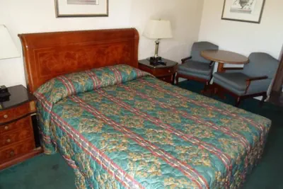 Photo 4 - Budget inn