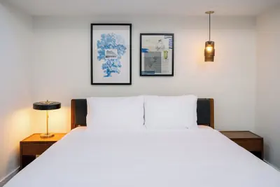 Photo 4 - The Promissory Hotel