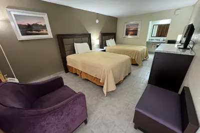 Photo 4 - River Palm Hotel
