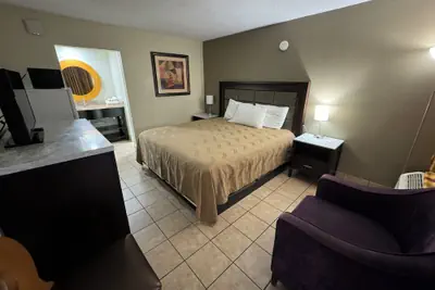 Photo 5 - River Palm Hotel
