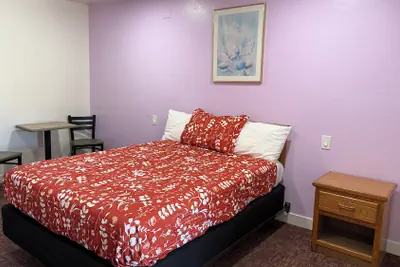 Photo 4 - CHERRY MOTEL